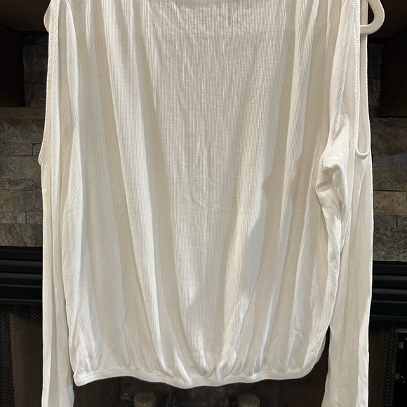 Love and Promises - Cold Shoulder Ribbed Long-Sleeve White Sweater Size Large - Picture 7 of 7